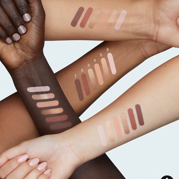 r.e.m. Beauty Babydoll Eyeshadow Palette - Picture 2 of 7